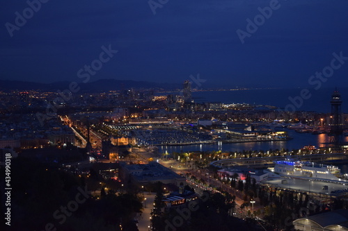 Fototapeta Naklejka Na Ścianę i Meble -  barcelona city at night