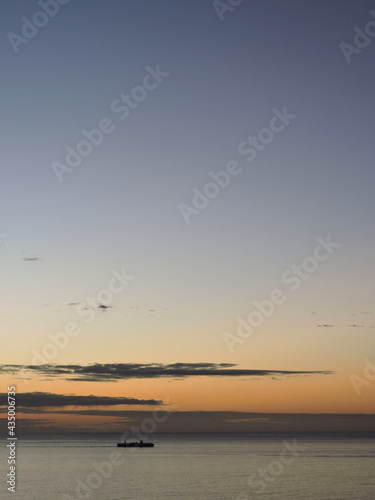 Barco mar atardecer