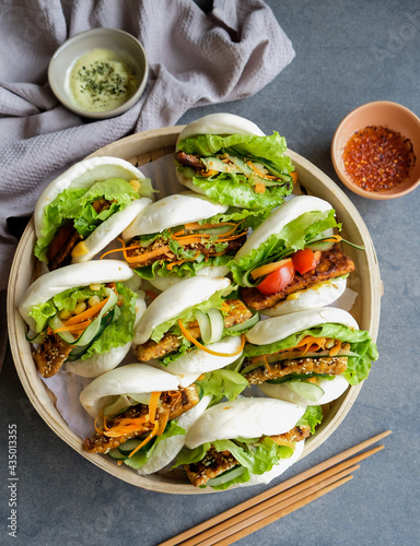 Homemade asian vegetarian cuisine / Teriyaki & Thai Sweet Chili Tempeh Bacon Guo Bao / Healthy and delicious meals for weight watcher and light eater