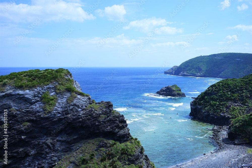 Beautiful blue ocean view from Unaji-no-sachi observation deck in Zamami island, Okinawa, Japan - 沖縄 座間味島 女瀬の崎展望台からの眺望