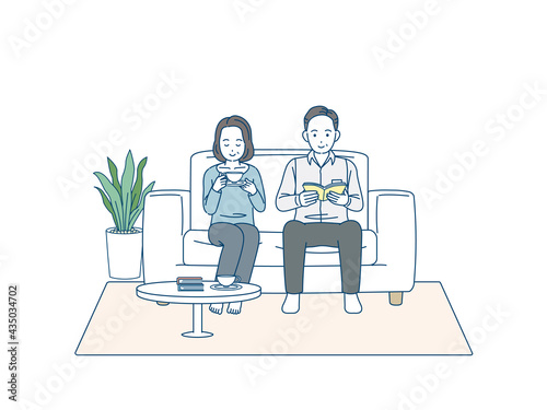 ソファーでリラックスする中高年の夫婦　お茶　読書　ステイホーム　男女　ミドル　イラスト素材