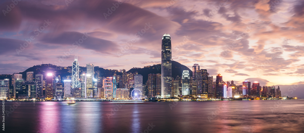 Fototapeta premium Victoria harbor skyline at sunset