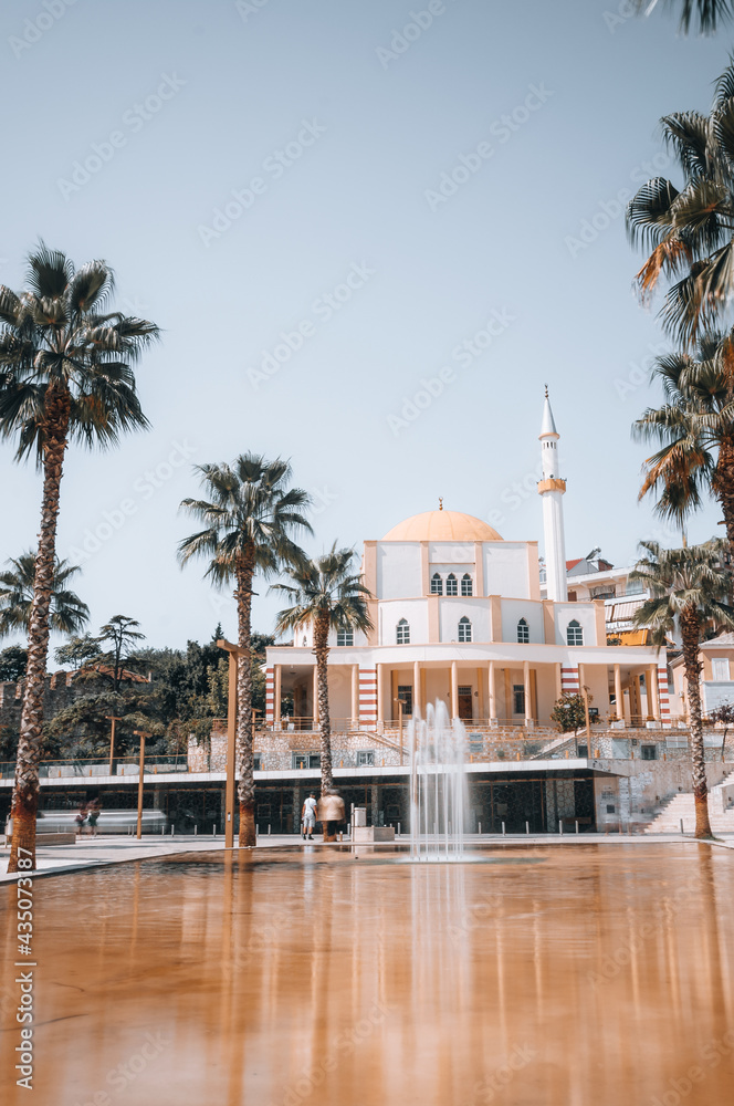 Fototapeta premium Albania, Durres 26 August 2019: Great Mosque of Durres (or Grand Mosque of Durres, Fatih Mosque) in Durres town,