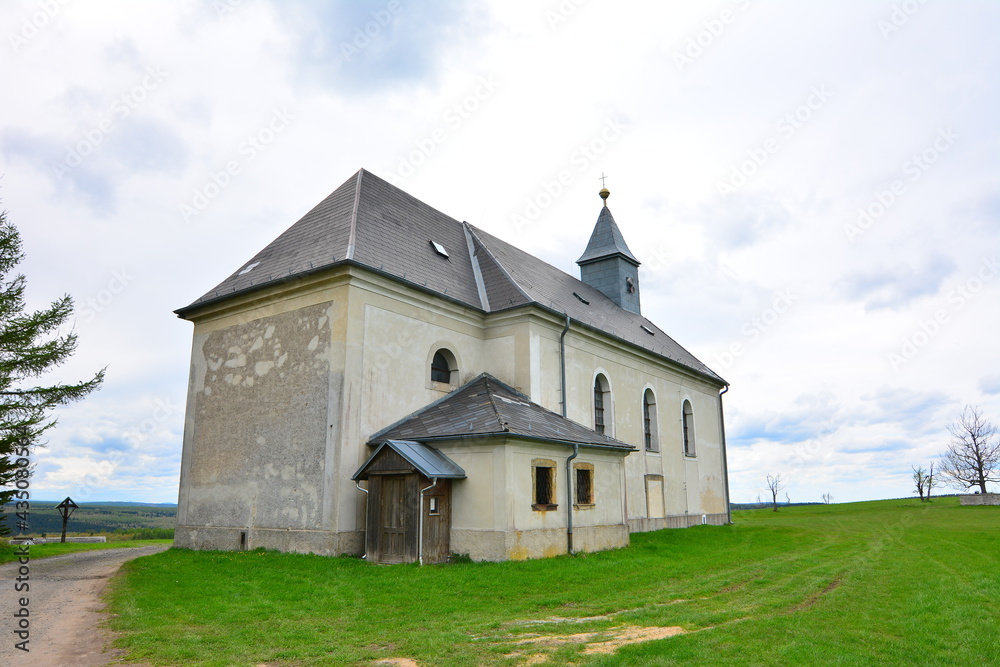 Kirche und Friedhof in Böhmen Cssr 
