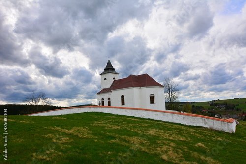 Kirche und Friedhof in Böhmen Cssr 