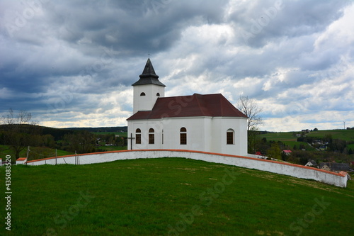 Kirche und Friedhof Kalek Böhmen CSSR