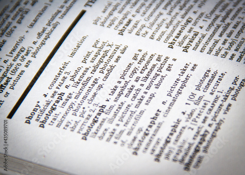 Tableau sur toile A close-up of the definition of a photograph in a dictionary and thesaurus