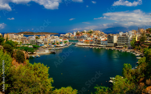 View of the bay of Agios Nikolaos with the famous port © Mummert-und-Ibold