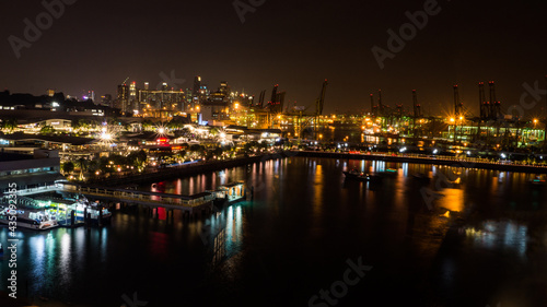 Der Hafen von Singapur bei Nacht © Ahmed