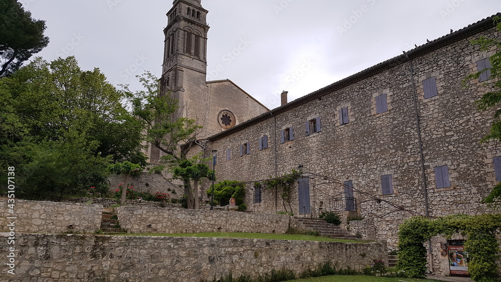 Fototapeta premium ORGON - Notre-Dame de Beauregard