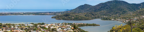 Paisagem da Lagoa da Conceição em Florianópolis, Brasil.