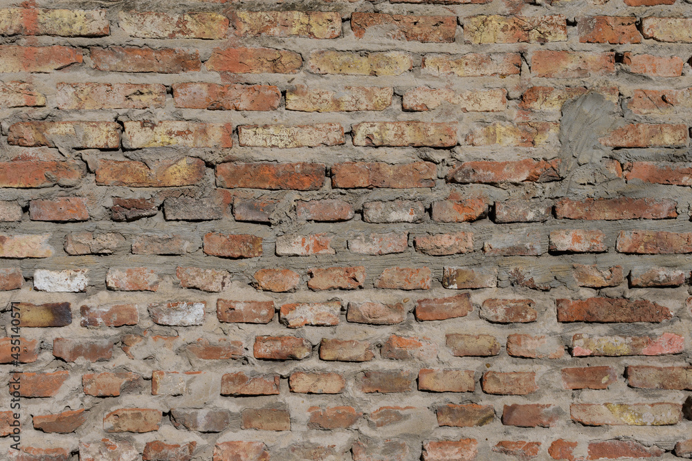 Obraz premium Old empty brick wall texture. Wall surface with plaster and paint problems. Grunge wall. Damaged wall. Copy space