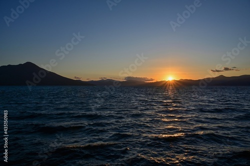 湖岸から見た支笏湖の夕焼け情景＠北海道