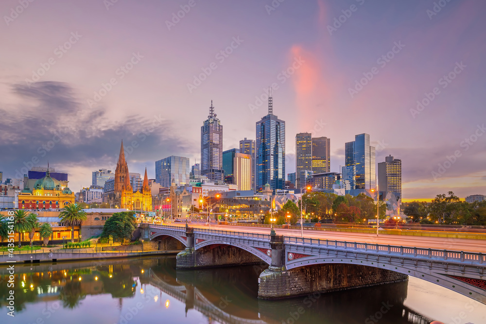 Naklejka premium Melbourne city skyline at twilight, Australia