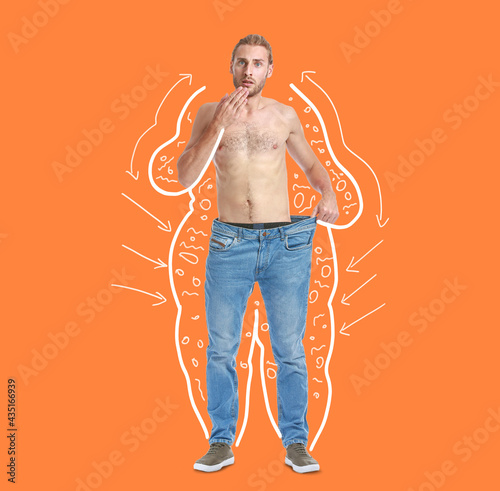 Fotografie Surprised young man after weight loss on color background