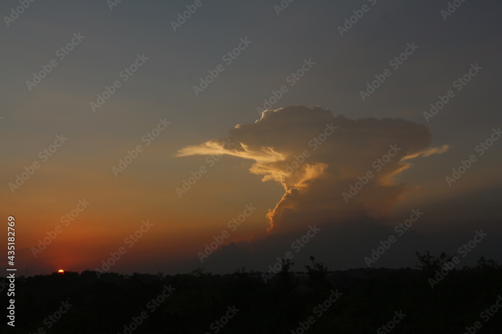 Fototapeta premium sunset with cloud hats