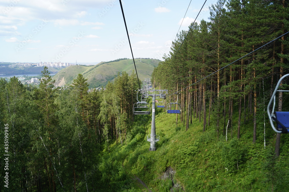 Красноярск, Бобровый лог, канатная дорога, вид на г. Красноярск Stock ...