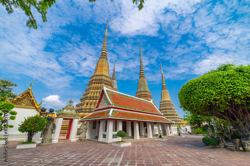 background of important religious attractions in Bangkok (Wat Phra Chetuphon (Wat Pho - reclining Buddha), a large pagoda and beautiful sculptural art give future generations to explore its history