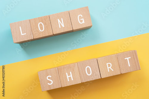 長い、短い、ロング、ショート｜「LONG SHORT」と書かれた積み木 photo