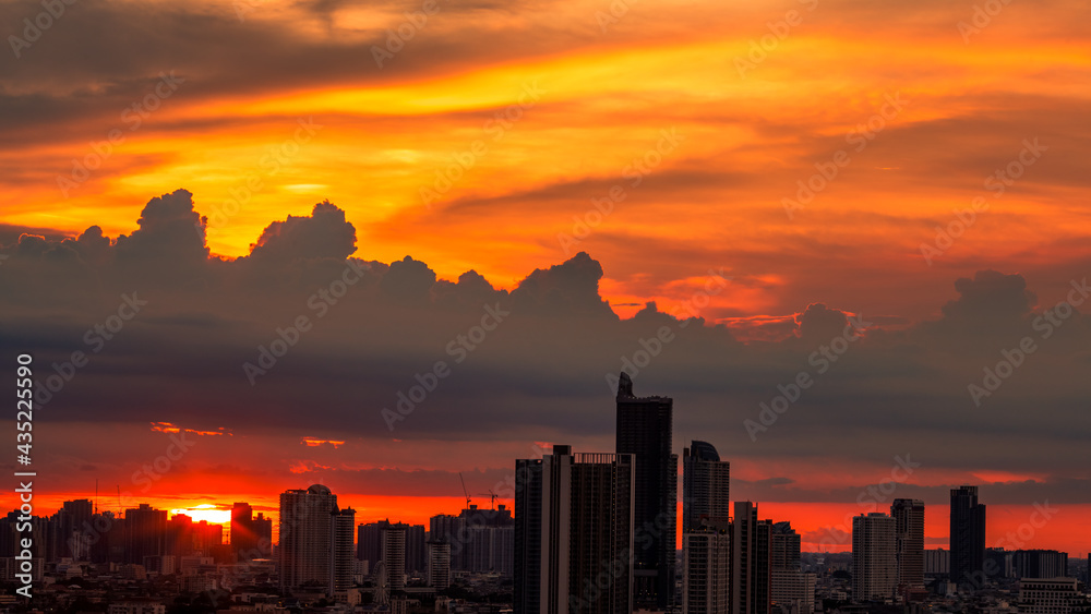 panoramic high-angle evening background of the city view,with natural beauty and blurred sunsets in the evening and the wind blowing all the time,showing the distribution of city center accommodation panoramic high-angle evening background of the city view,with natural beauty and blurred sunsets in the evening and the wind blowing all the time,showing the distribution of city center accommodation