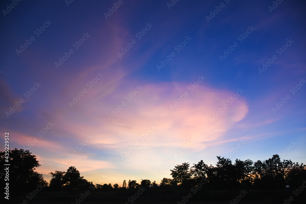Fototapeta premium Beautiful cloudy sky at sunset