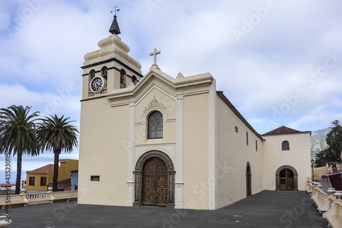 La Orotava San Juan Church at plaza San Juan - largest single nave temple (Latin cross with two lateral chapels, 1608) of all the Canarian architecture. La Orotava, Tenerife, Canary Islands, Spain.