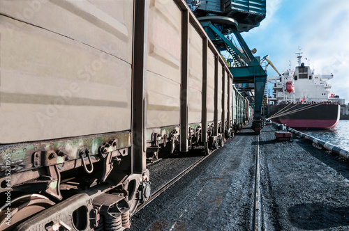 Industrial wagons for bulk cargo
