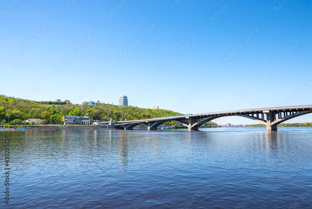 Fototapeta premium Bridge on the Dnieper in the city of Kiev, Ukraine.