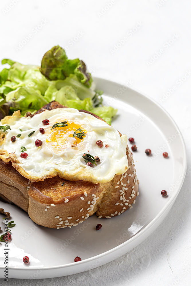 Homemade Fried Eggs with Brioche and Lettuce Salad Homemade Fried Eggs with Brioche and Lettuce Salad