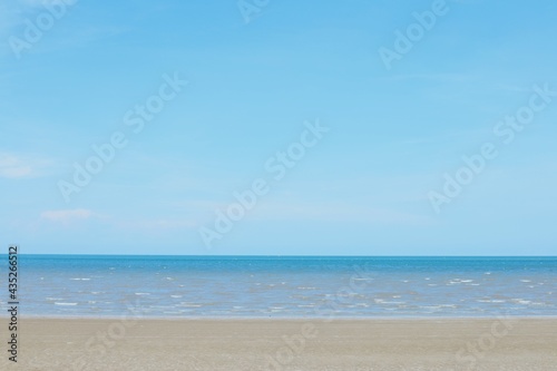 Fototapeta Naklejka Na Ścianę i Meble -  beach and blue sky