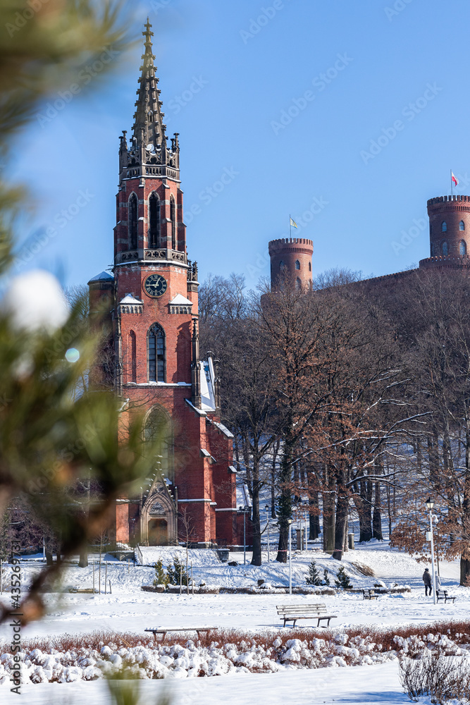 Obraz premium old church in the winter, background castle
