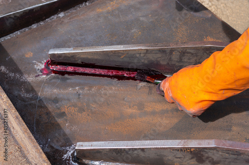 Step to use brush apply Liquid Penetrant into the welded for Non-Destructive Testing(NDT) with process Penetrant Testing(PT).