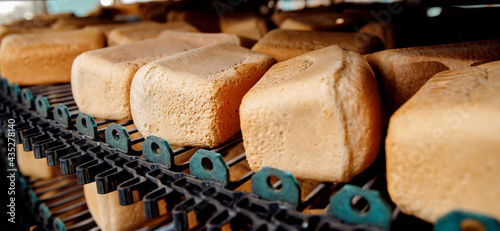Banner Square fresh bread cools down on conveyor automatic production line bakery after stone oven