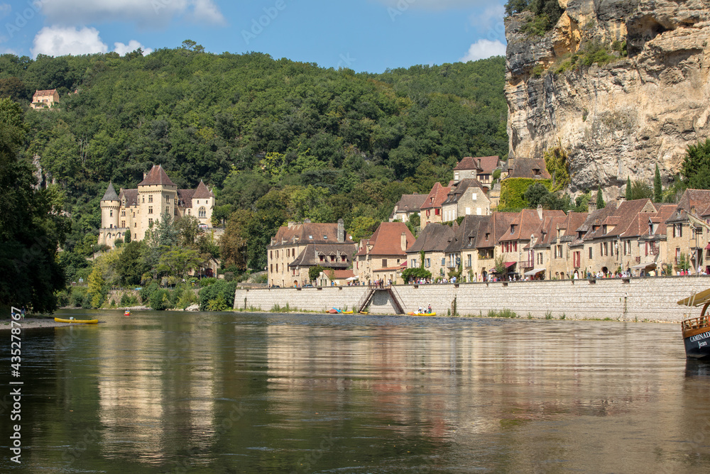 La Roque-Gageac scenic village on the Dordogne river, France La Roque-Gageac scenic village on the Dordogne river, France