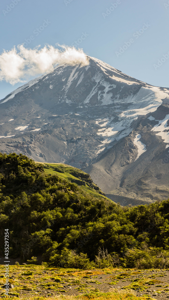 Fototapeta premium Volcán Lanín, Junín de Los Andes, Neuquén, Argentina