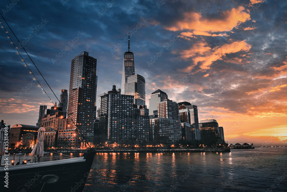Obraz premium city skyline at sunset beautiful New York Manhattan usa travel 