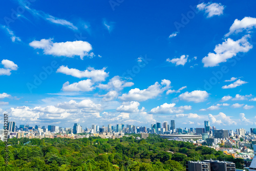 東京風景　初夏　新国立競技場と街並