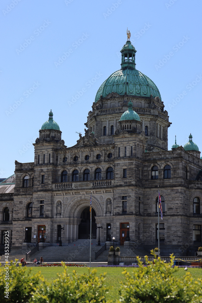 Fototapeta premium Cathedral looking building...actually Legislative capitol in Victoria, BC, Canada