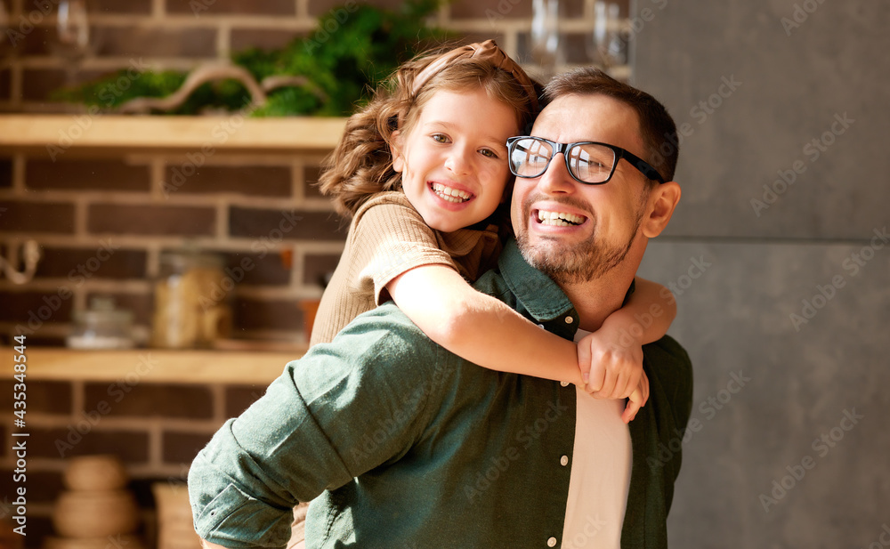Obraz premium Young joyful father and daughter playing together at home