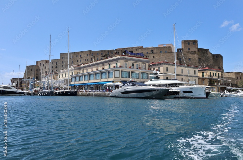 Napoli - Borgo Marinari dalla barca in uscita