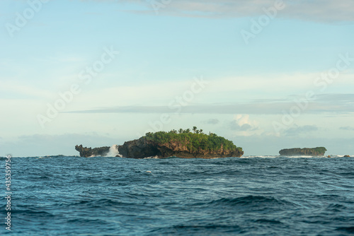 Surf Spot Stimpys and Rock island en Siargao Island, The Philippines, Waves photo