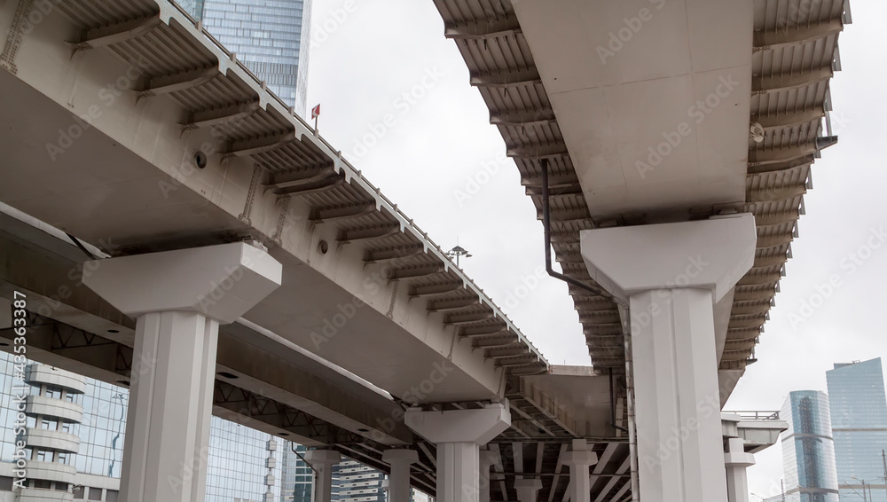 Obraz premium Road construction Highway overpass bridge concrete structure in city