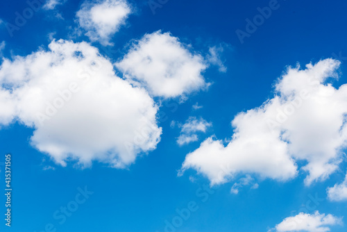 Fototapeta Naklejka Na Ścianę i Meble -  Clouds in the blue sky wallpaper