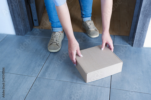 Canvas Print Delivery of parcels to the door