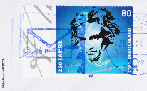 briefmarke stamp gestempelt used blau blue frankiert cancel beethoven slogan werbung schreib mal wieder blau blue notenschlüssel 80 250 jahre papier paper photo