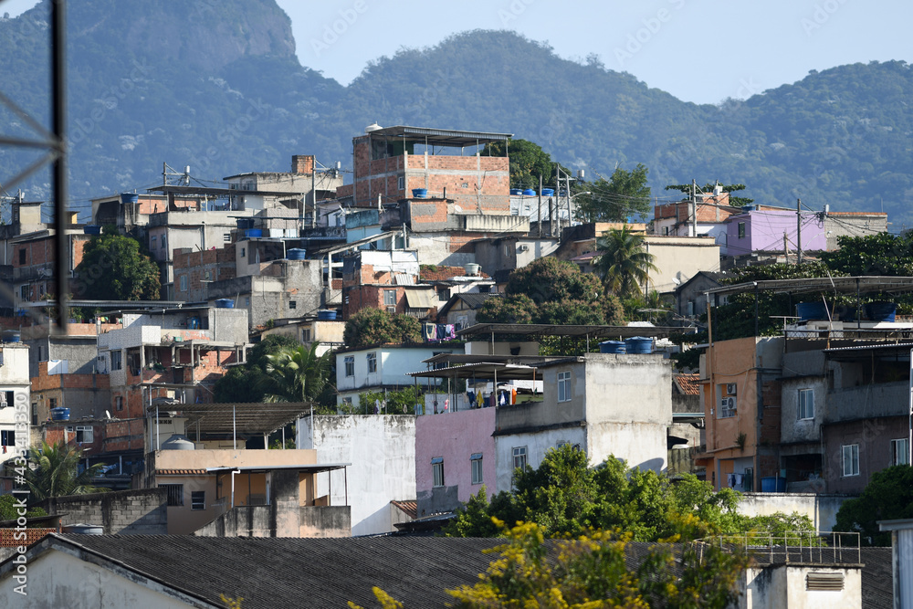 Obraz premium view of homes in needy community in Rio de Janeiro