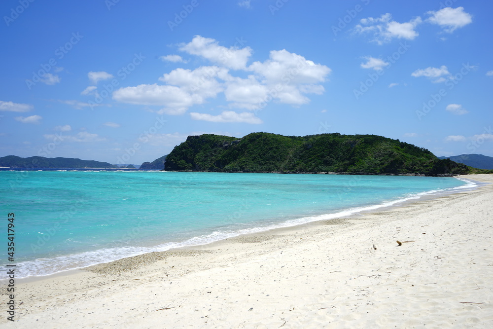 Beautiful tropical island. Calm waves on the blue water. Ino Beach in Zamami island, Okinawa, Japan - 日本 沖縄 座間味島 イノーの浜	