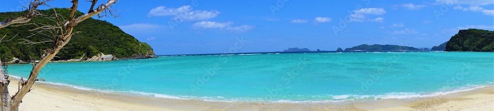 Beautiful tropical island. Calm waves on the blue water. Ino Beach in Zamami island, Okinawa, Japan - 日本 沖縄 座間味島 イノーの浜	