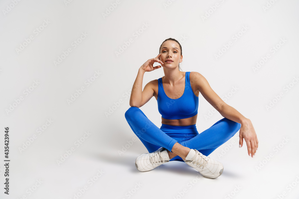 Young white fitness woman in sportswear with ponytail - obrazy, fototapety, plakaty 