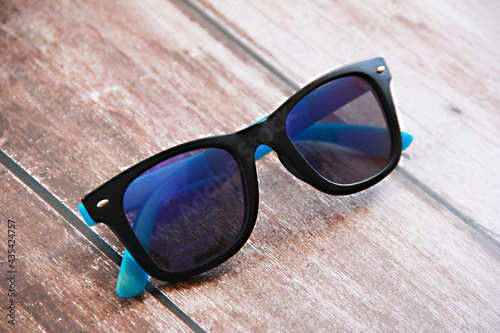 women's sunglasses with plastic frames